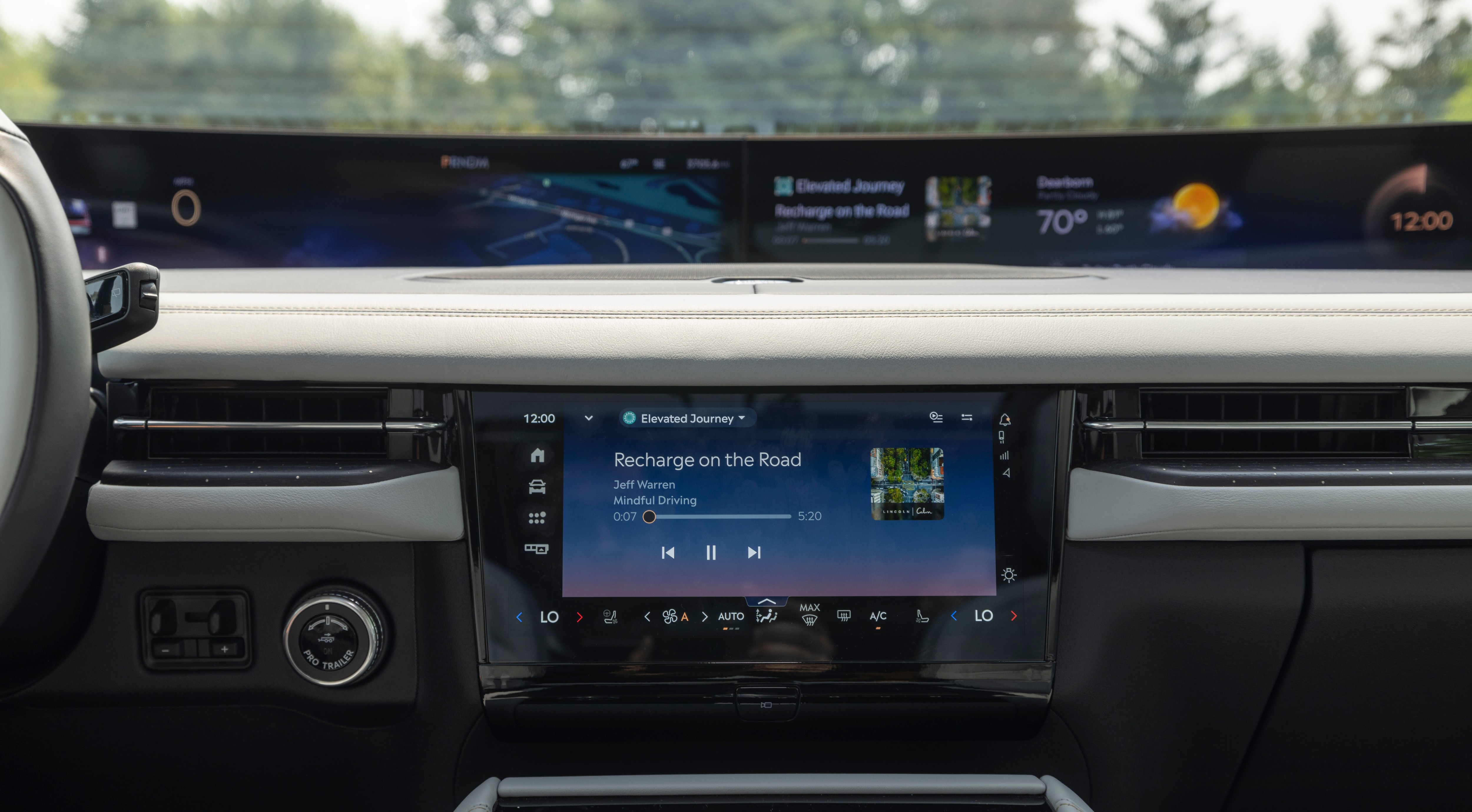 Actual screens may vary.